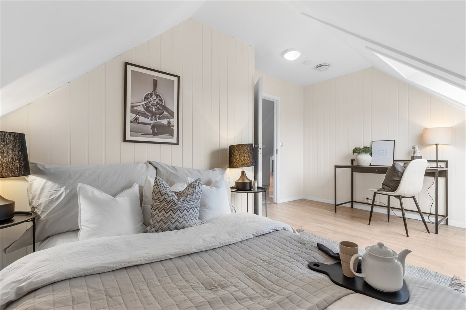 Soverom 2 er på 8,8m² med gode møbleringsmuligheter