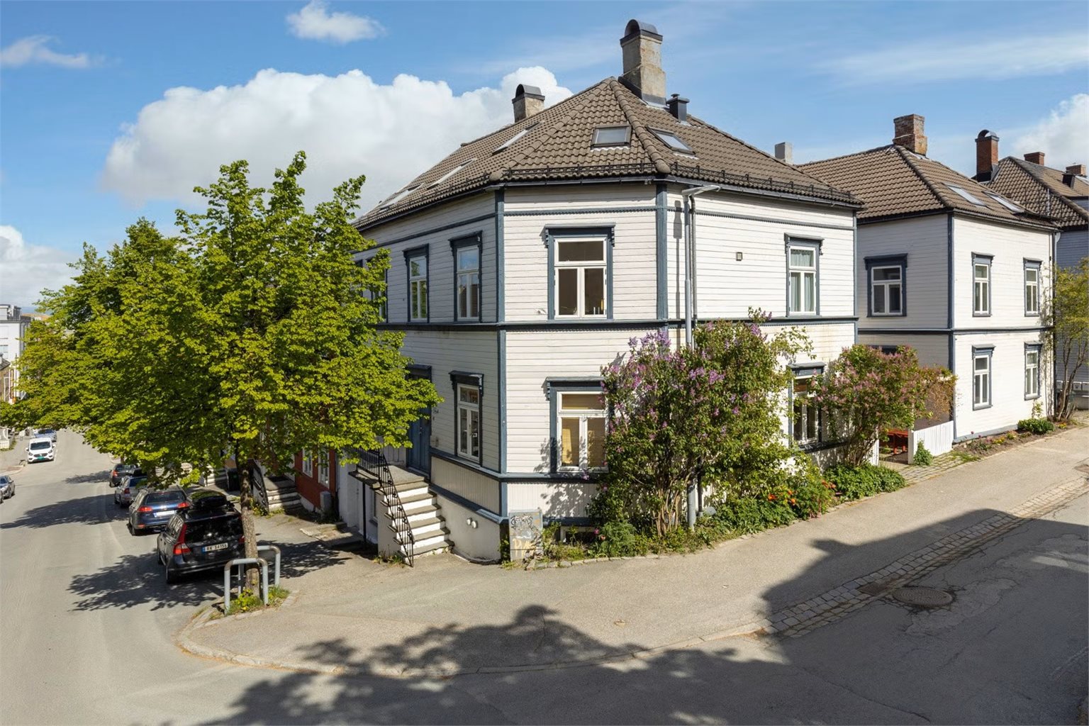 Velkommen til Rosenborg gate 19A - En innbydende og romslig 5-roms leilighet over to plan med rustikke og sjarmerende trekk. Foto: Eivind Mølnå.