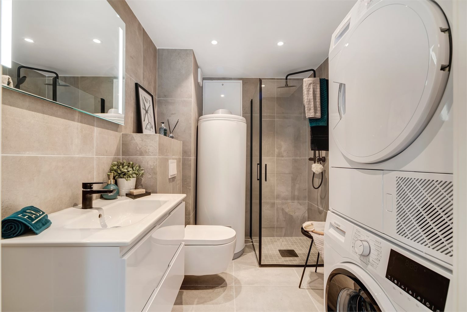 I likhet med store deler av leiligheten ble badet oppgradert i 2021, og er vurdert til TG1 av takstmann.