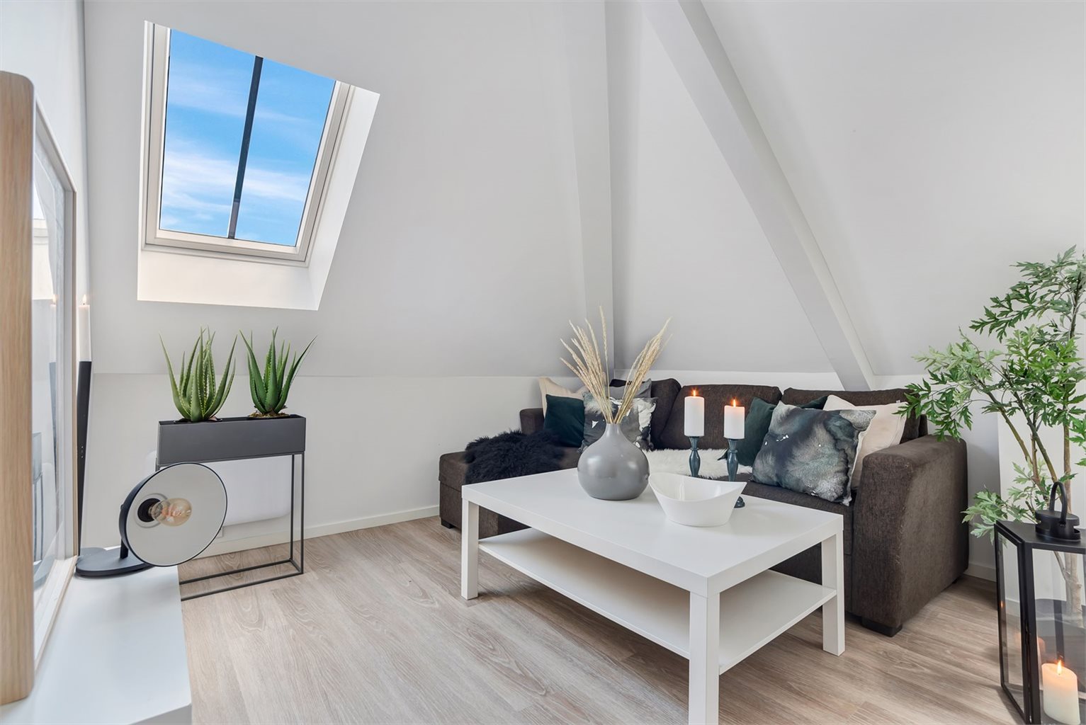 På loftet er det en flott loftsstue på 15m² målbart areal 