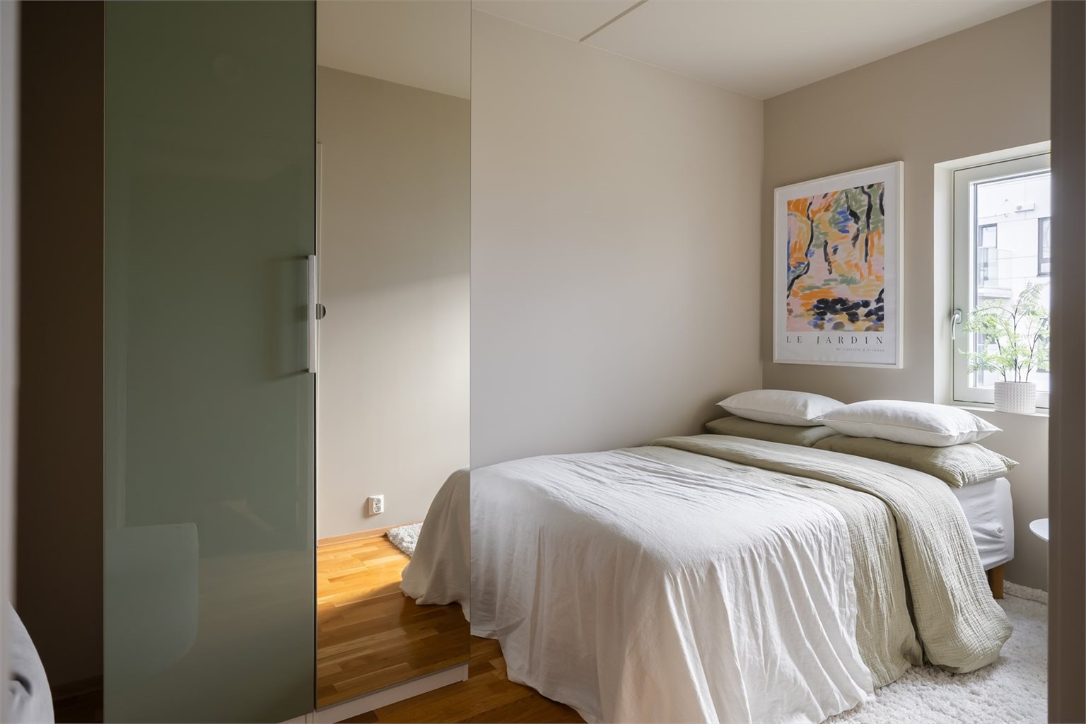 Det tredje soverommet er på gode 8 m² og kan enkelt innredes etter ønske og behov.