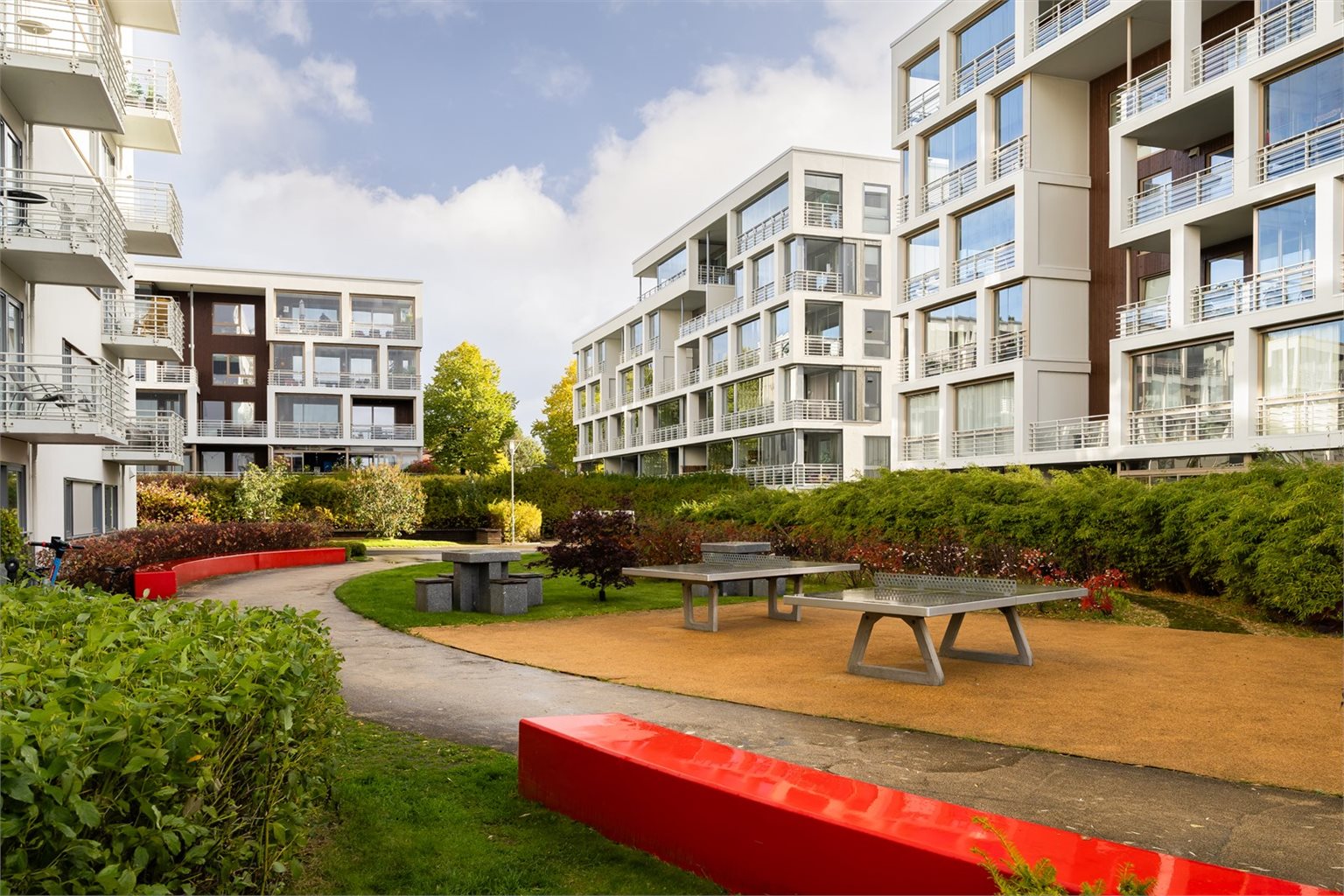 Her bor man fint til med umiddelbar nærhet til blant annet Lade Arena, nye 3T-Lade, City Lade, Ringve museum, Botaniske hage og Ladestien.