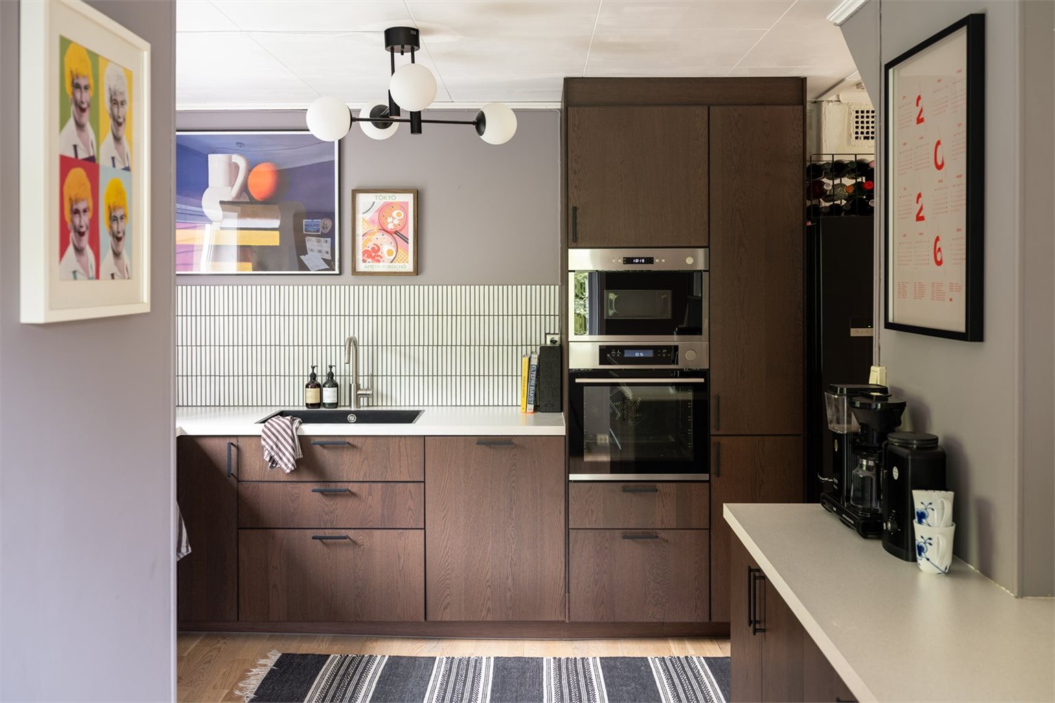 Velkommen til Breidablikveien 30 - En innbydende vertikaldelt halvpart over 3 plan med garasje, samt familievennlig og sentral beliggenhet på Breidablikk/Havstein. Foto: Eivind Mølnå.