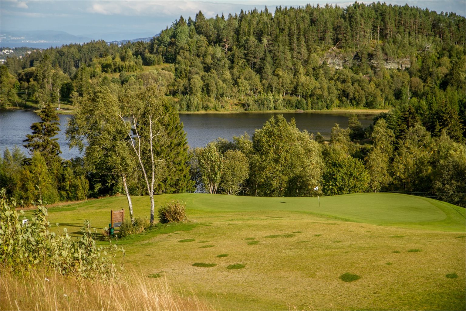 En 10 minutters kjøretur unna ligger Sommersæter golfklubb.