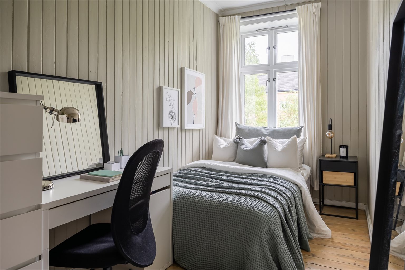 De ekstra soverommene egner seg godt som gjesterom, kontor eller utleie.