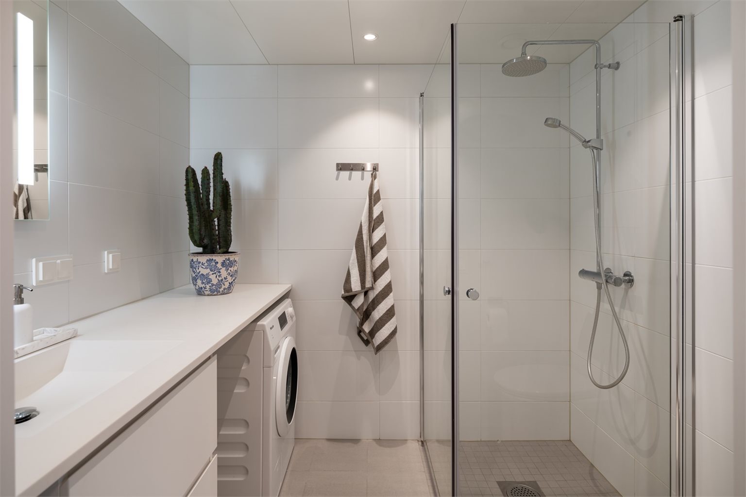 Baderommet er på 4m² og er i likhet med resten av leiligheten vurdert til tilstandsgrad 0.