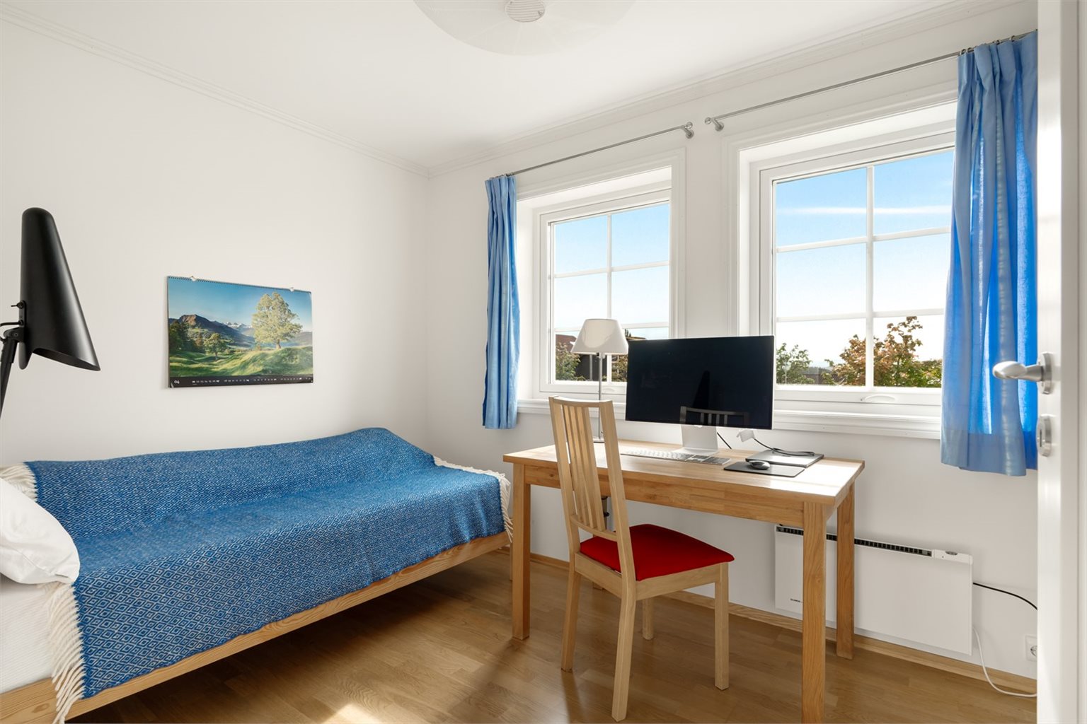 Boligen har tre soverom av god størrelse, hvorav to er på 9 m² og det største på hele 11,5 m².