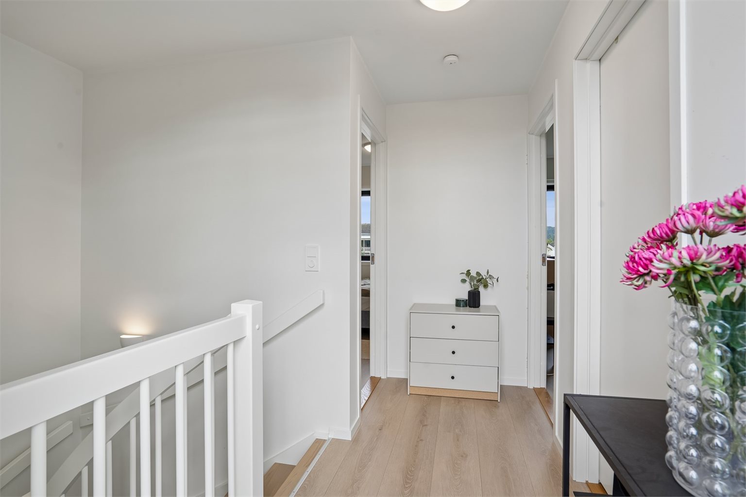 3. etasje inneholder 2 soverom, bad og terrasse.