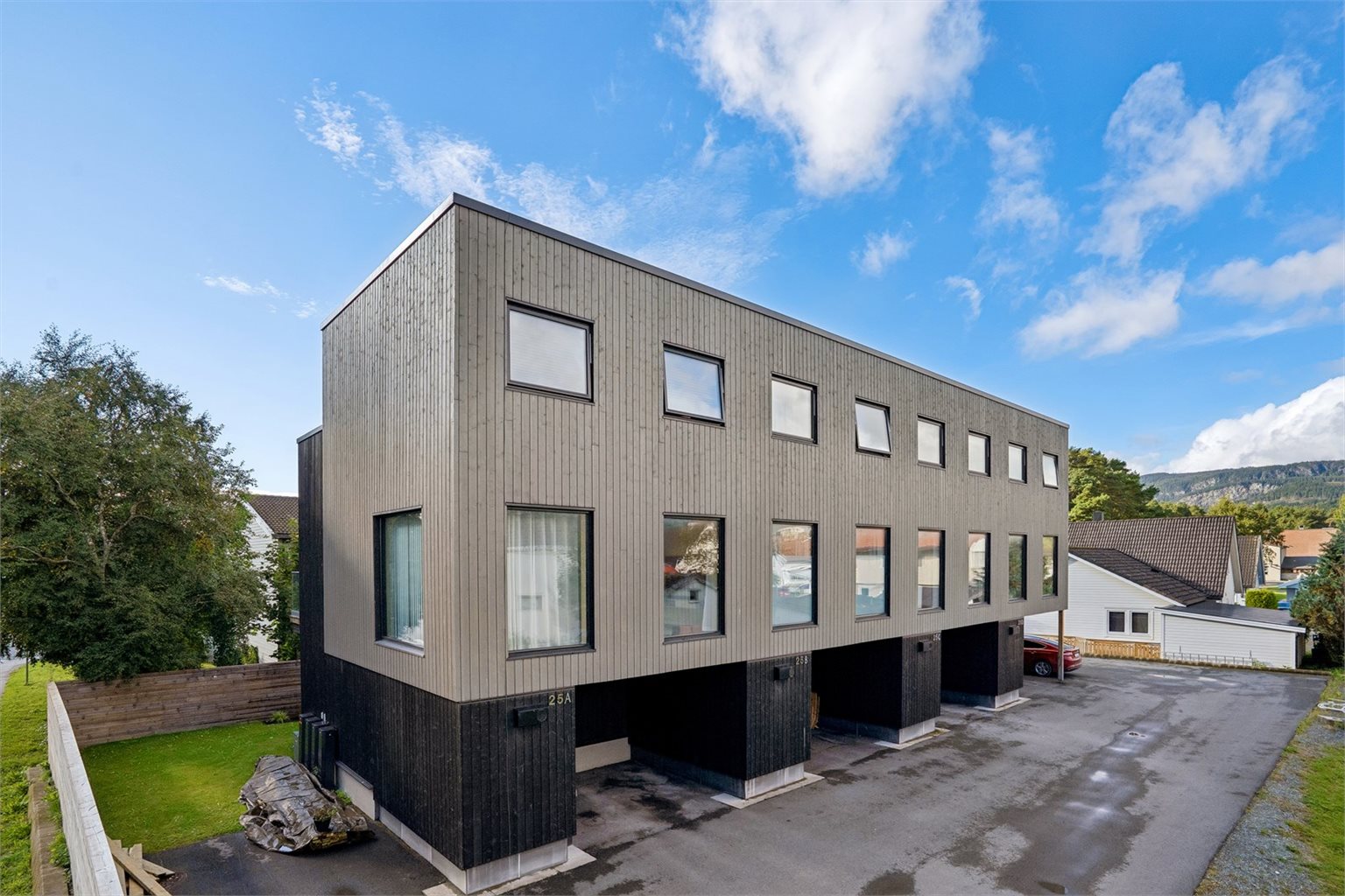 Heimdal Eiendomsmegling v/Thomas Johnsen ønsker velkommen til Ole Vigs Gate 25C! Foto: EFKT v/ Hanne Larsen.