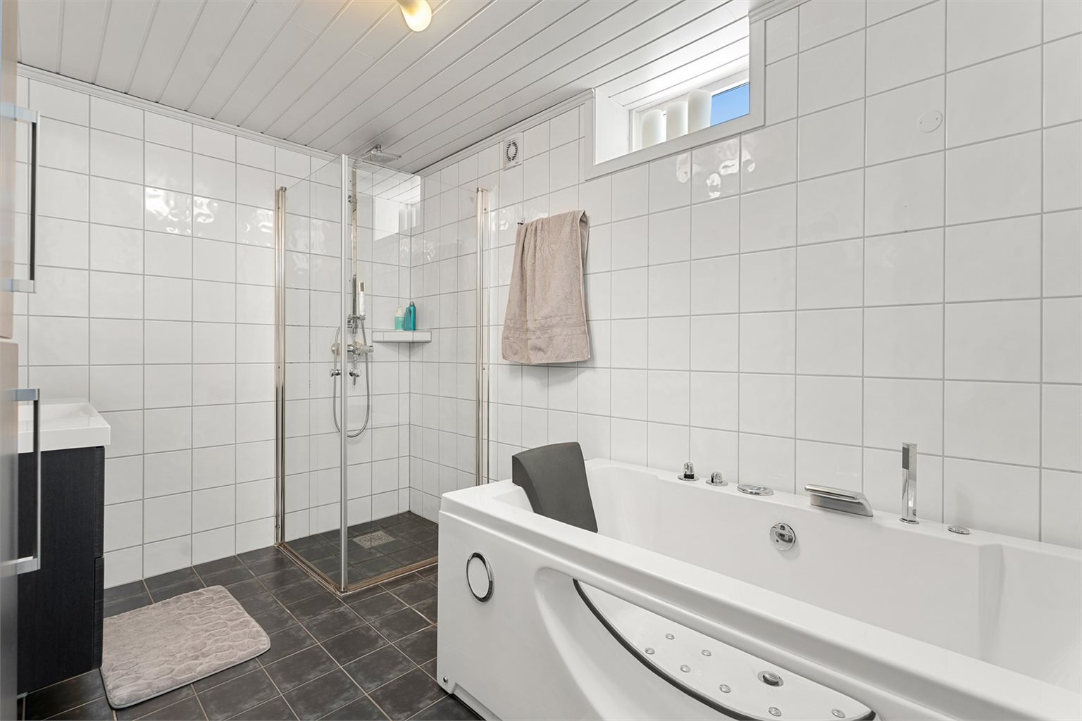 Badet i hoveddelen er på gode 9 m².