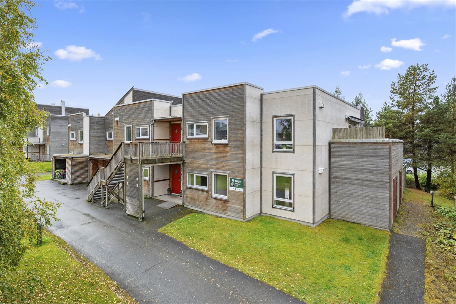 Brekkåsen er et veletablert boligområde med både leiligheter, rekkehus og eneboliger. Et boligområde som passer for alle