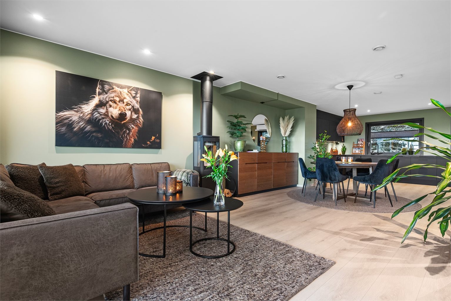 Her får du en åpen stue/kjøkken løsning på hele 54 kvm! 