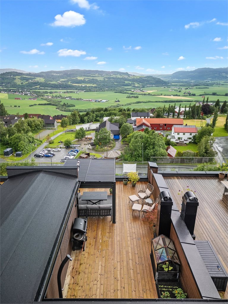 Takterrassen har utedusj, perfekt for varme sommerdager.