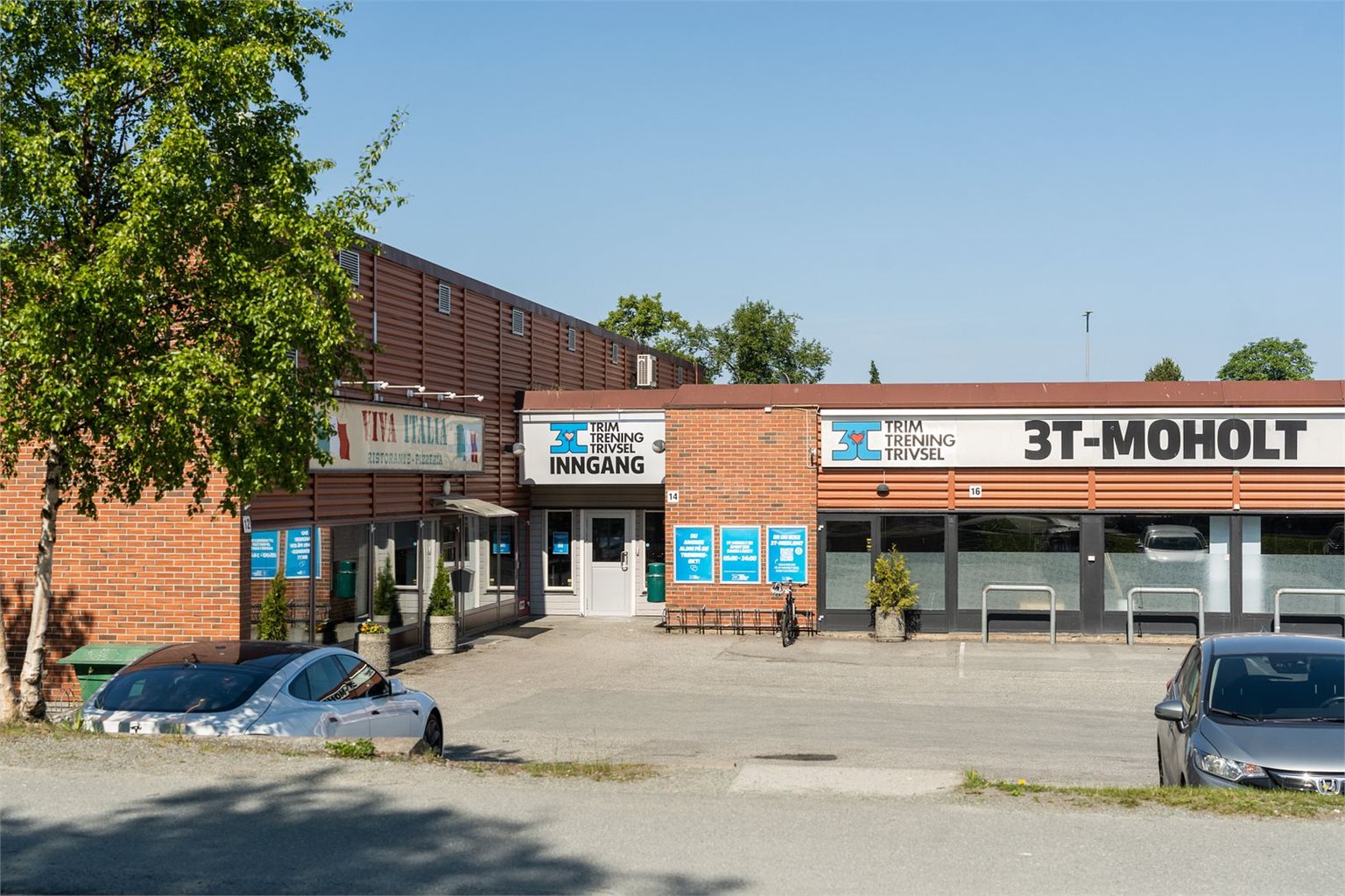 3T treningssenter på Moholt ligger i sykkelavstand fra leiligheten på bare 4 minutter. Nærmeste nabo er et CrossFit senter med store og luftige lokaler på hele 400 m².