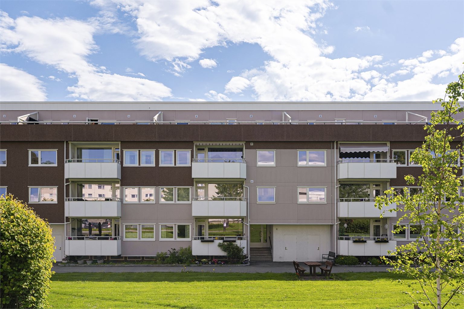 Ta kontakt med megler på 416 09 008 ved spørsmål eller om oppsatt visningstidspunkt ikke passer. 