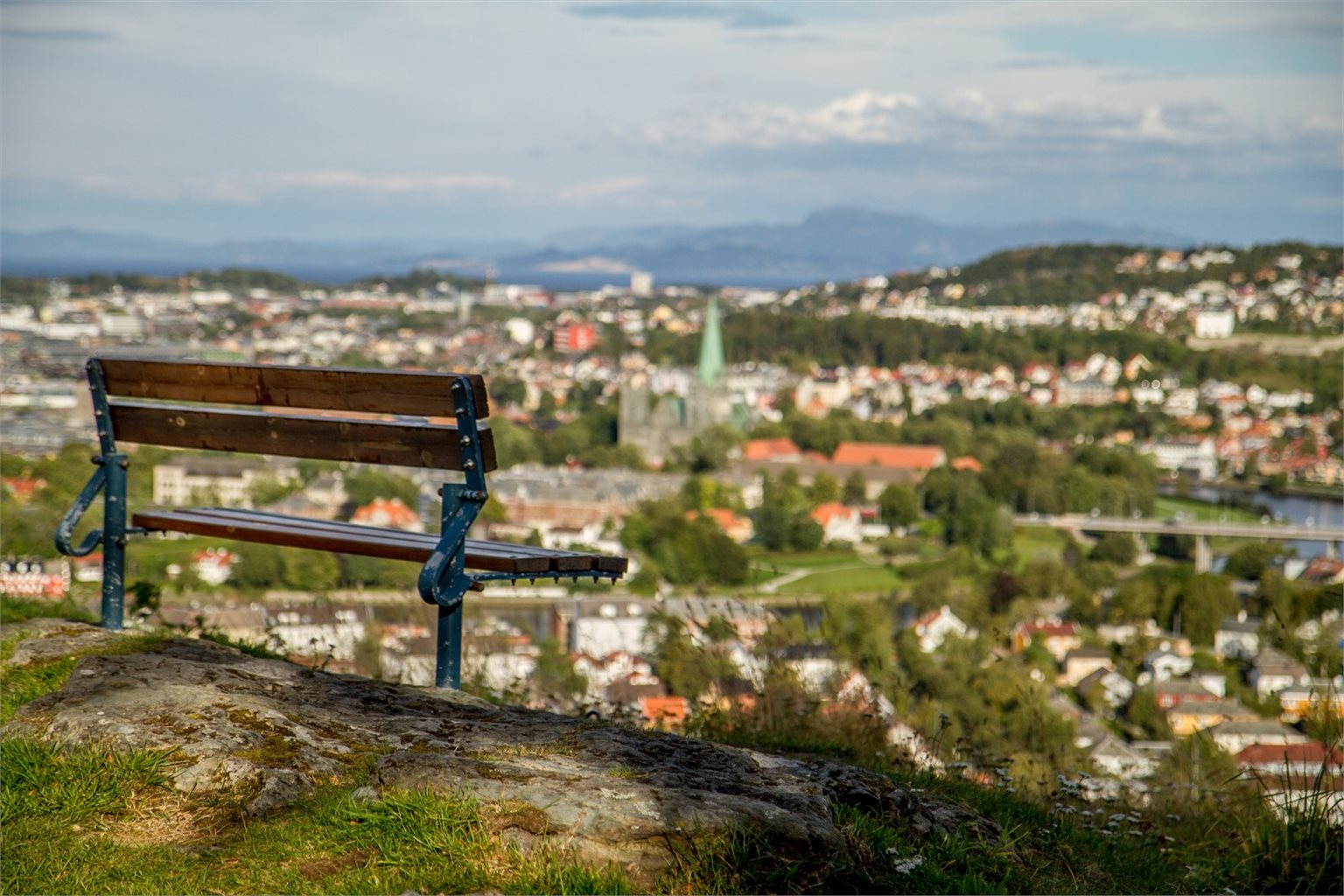 Innen gangavstand fra leiligheten finner du Sverresli utsikt som byr på et av Trondheims mest fantastiske utsiktspunkt!