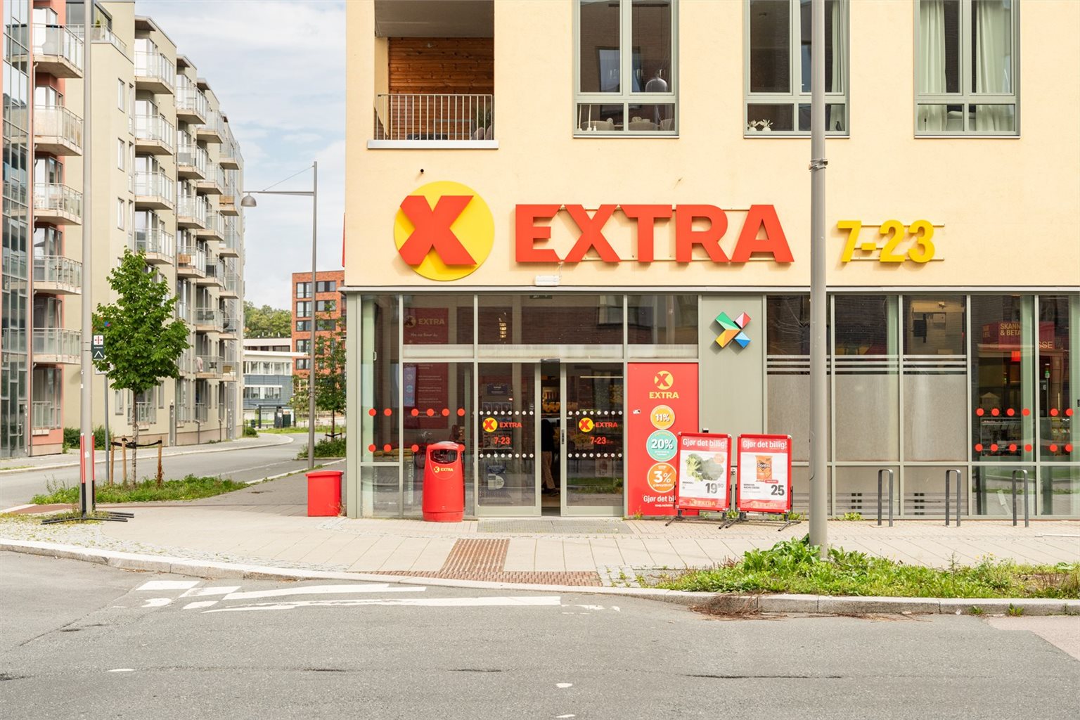 Nærmeste dagligvarebutikk er Extra Lilleby som ligger kun få minutter fra leiligheten. I gangavstand finner man også Kiwi, Rema 1000, søndagsåpen Bunnpris mm.