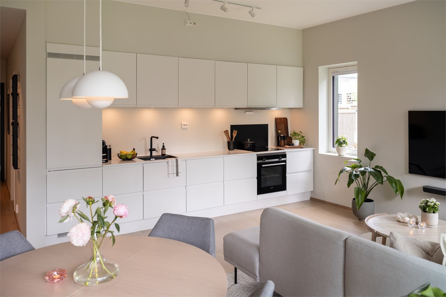 Stilrent og moderne kjøkken vurdert til TG0/1 i likhet med resten av leiligheten.