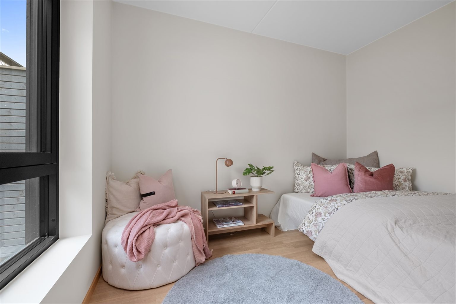 Soverommet er på gode 7,2m². Bildene som vises er fra en tilsvarende leilighet i 1. etasje (D101). Avvik kan forekomme