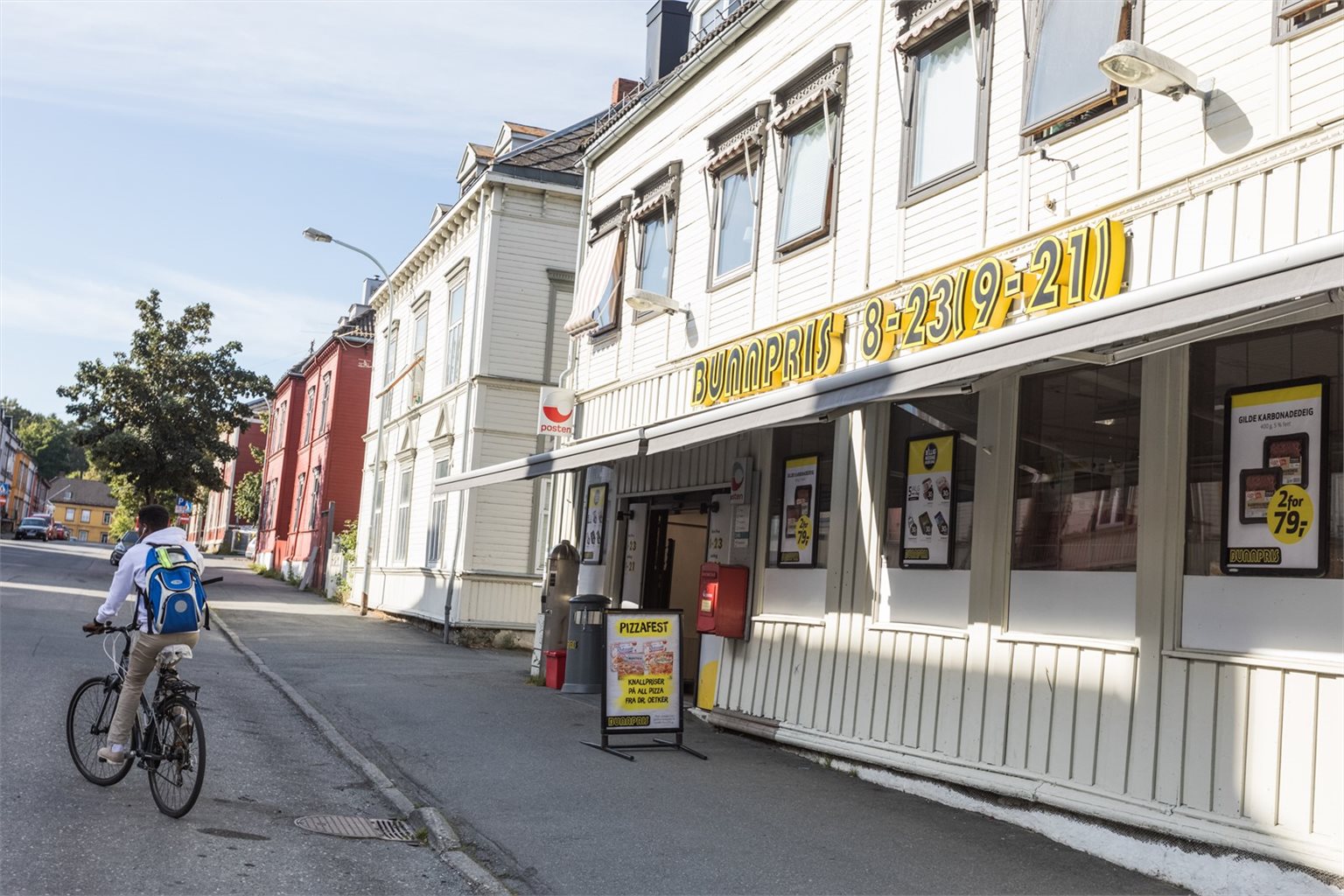 Din nærmeste dagligvarebutikk er Bunnpris Rosenborg, kun ca. 2 minutters gange fra boligen.