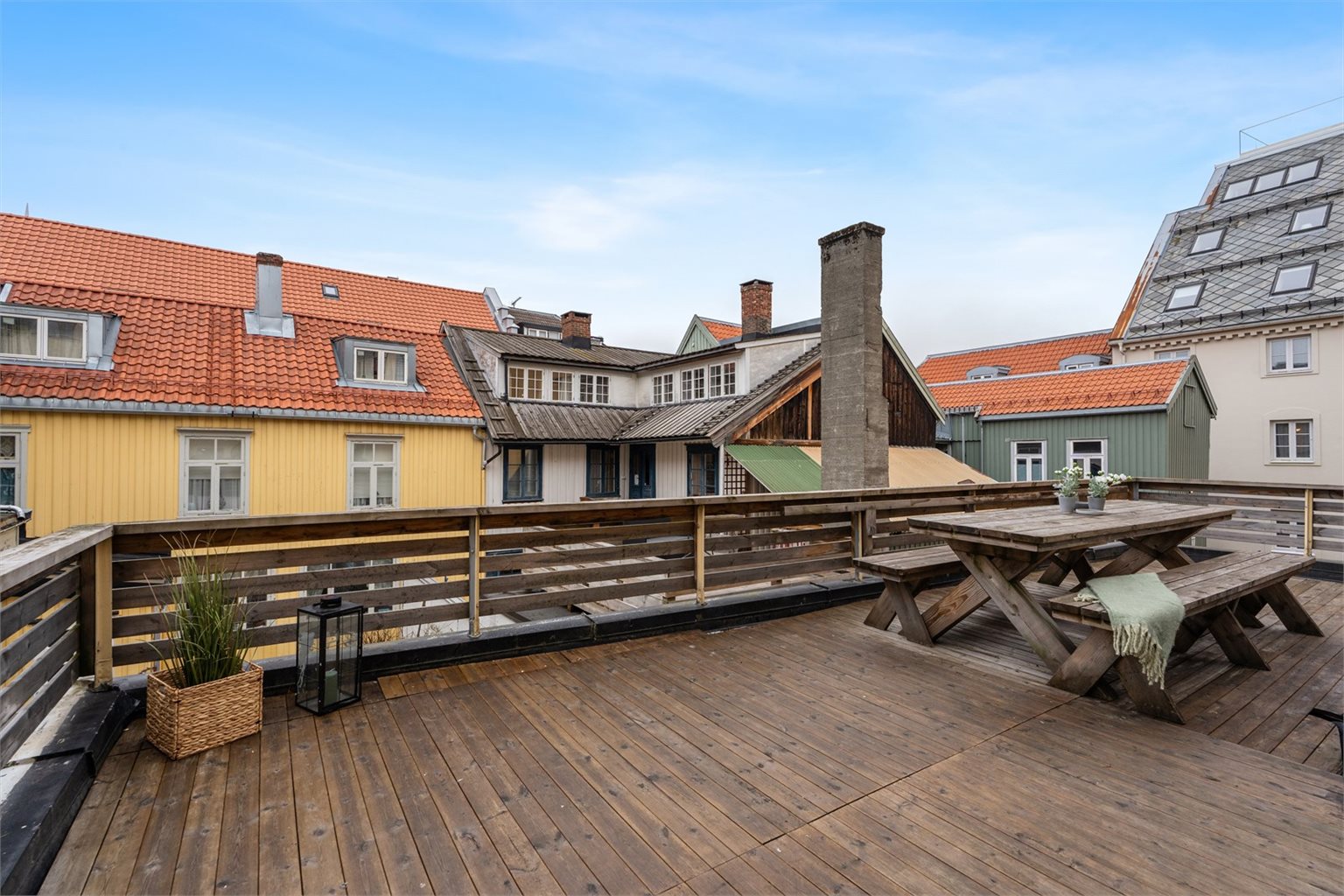 Her kan du nyte solen i lune og skjermede omgivelser, midt i sentrum. 