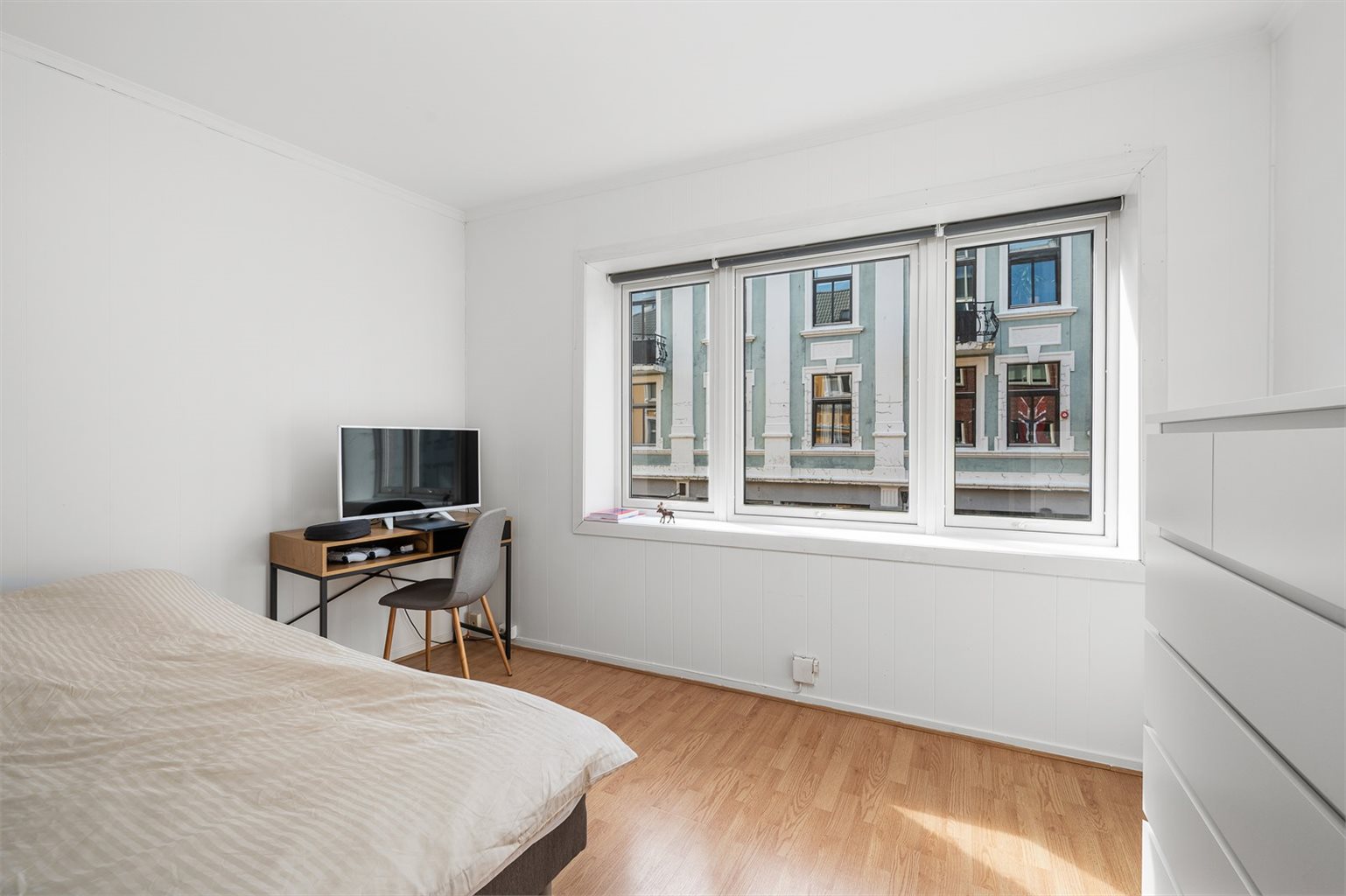 Rommet på 9,5 m², benyttet som soverom, har også god plass til ønsket møblering.