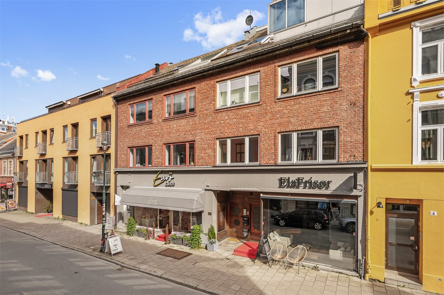 Velkommen til Brattørgata 6 - en stor selveierleilighet som måler hele 74 m² BRA-i, med ypperlig beliggenhet midt i Trondheim sentrum. 