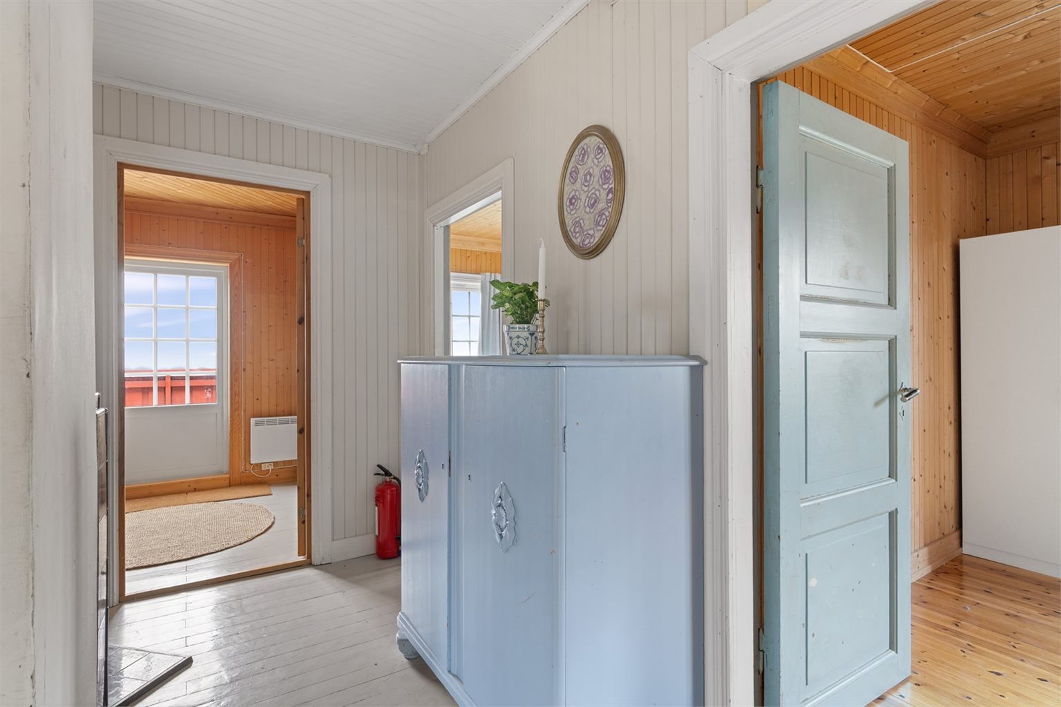 I 2. etasje finner du tre soverom, et romslig bad og et hjemmekontor med tilgang til egen balkong.