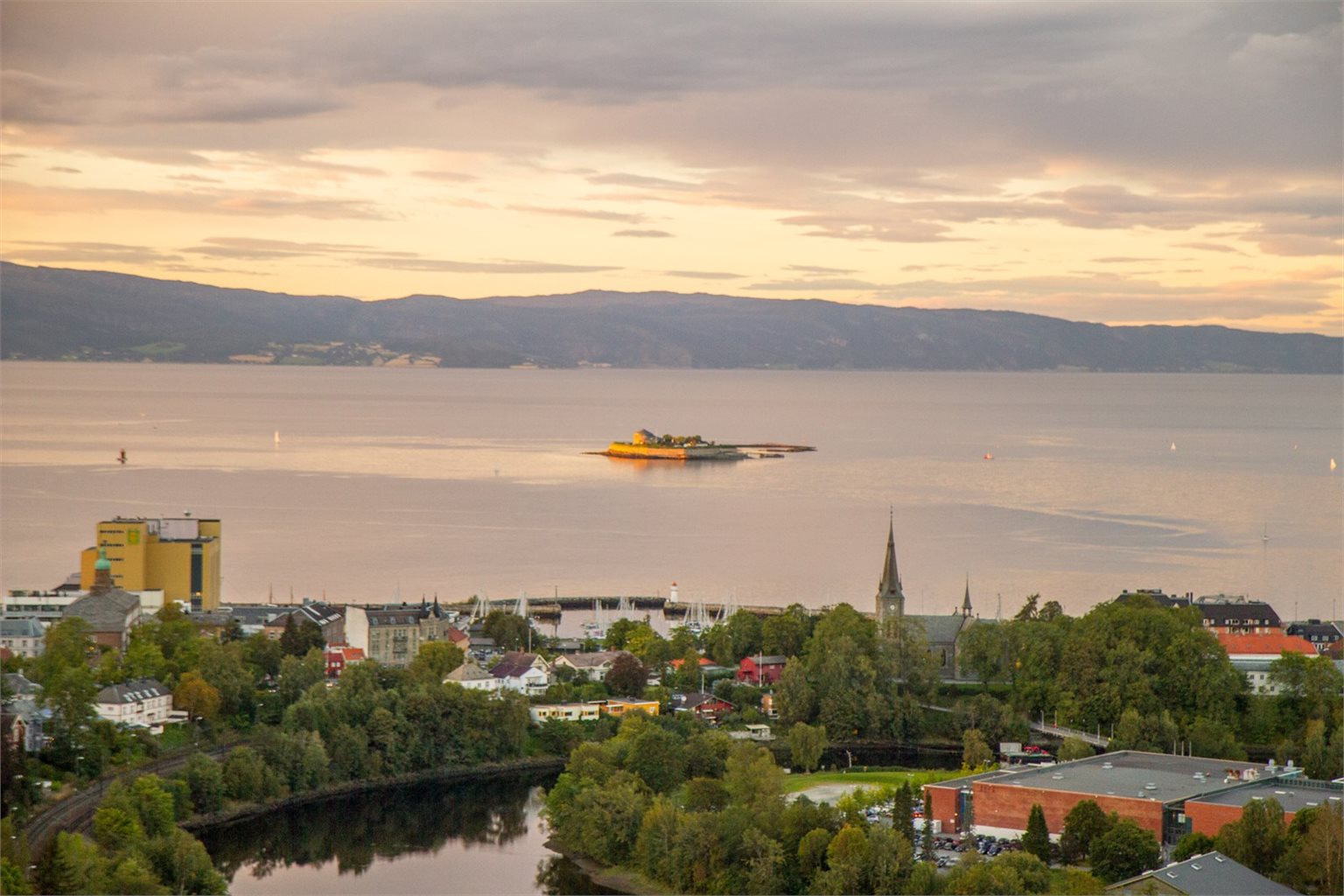 Utsikt over Trondheimsfjorden fra Sverresli utsiktspunkt.