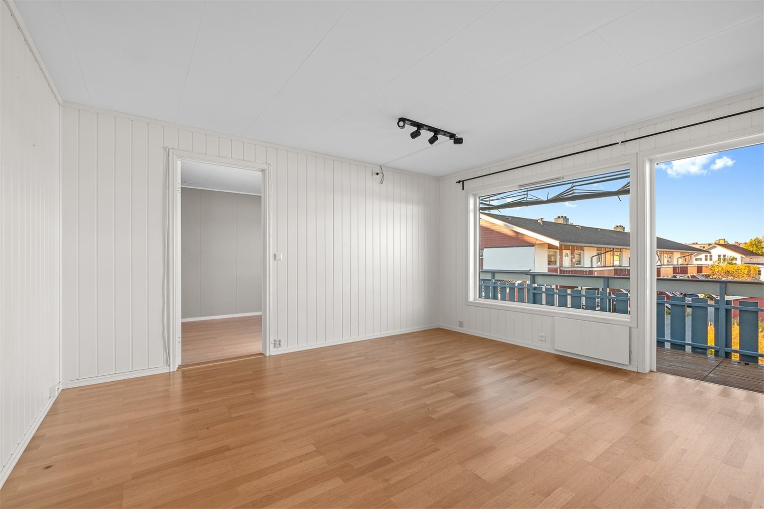 Leiligheten sin størrelse utgjør hele BRA-i på 79 m². Dette gir leiligheten romslige oppholdsarealer med gode møbleringsmuligheter.