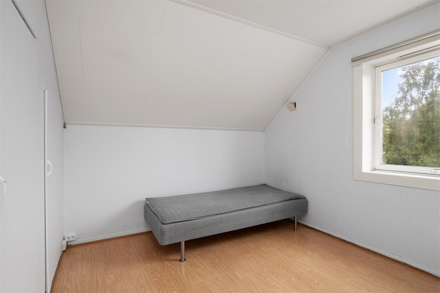 Alle soverommene i boligen har en god romfølelse og kan enkelt innredes etter behov. 