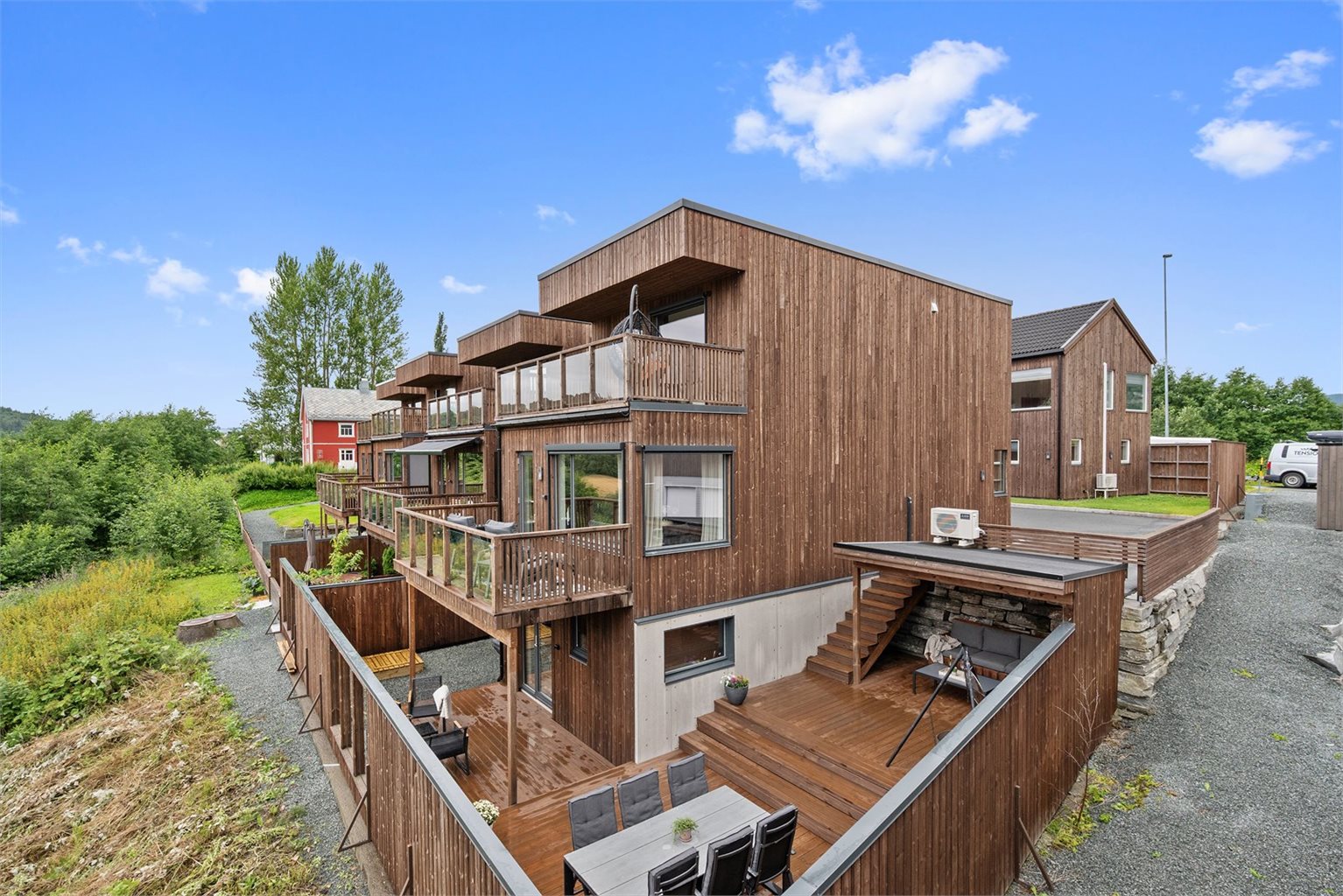 Velkommen Brubakkhaugen 8 C – en stilfull, kjedet enebolig over 3 plan fra 2020. Foto: Interiørfoto v/ Haukdal.