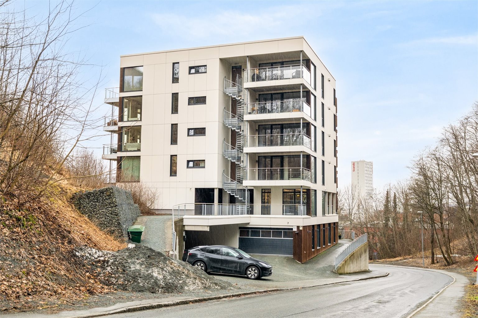 Velstelt og innbyende fasade. 