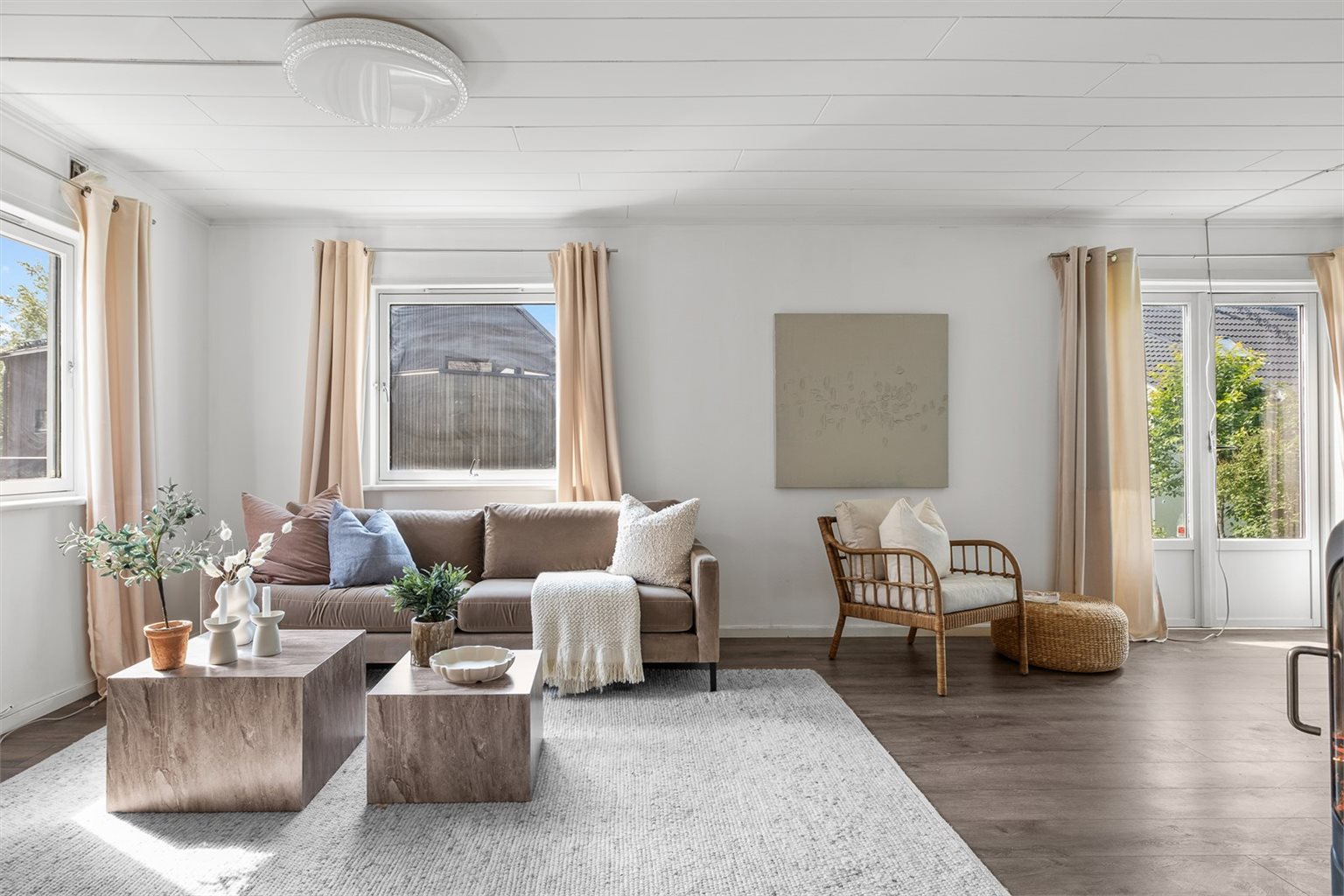 Stuen strekker er på hele 28,5m² og byr på godt med lysinnslipp.