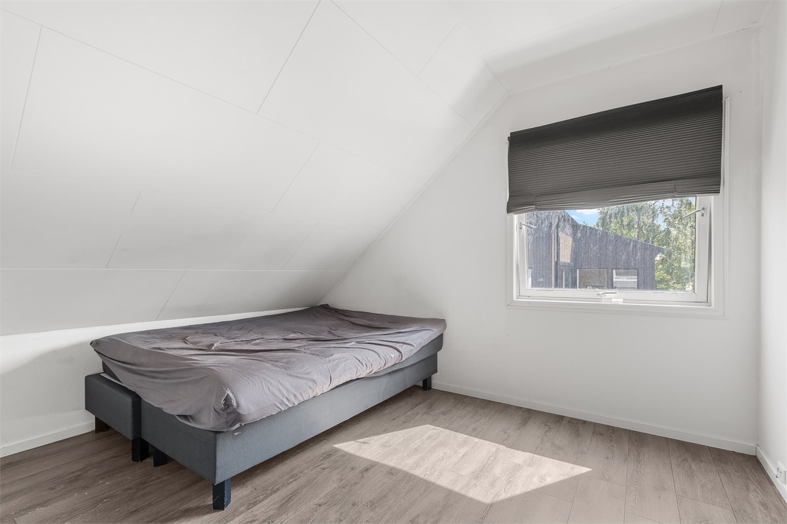  Det andre soverommet er på 7,5m² og har god plass til ønsket størrelse på seng med tilhørende møblement og garderobeløsninger.