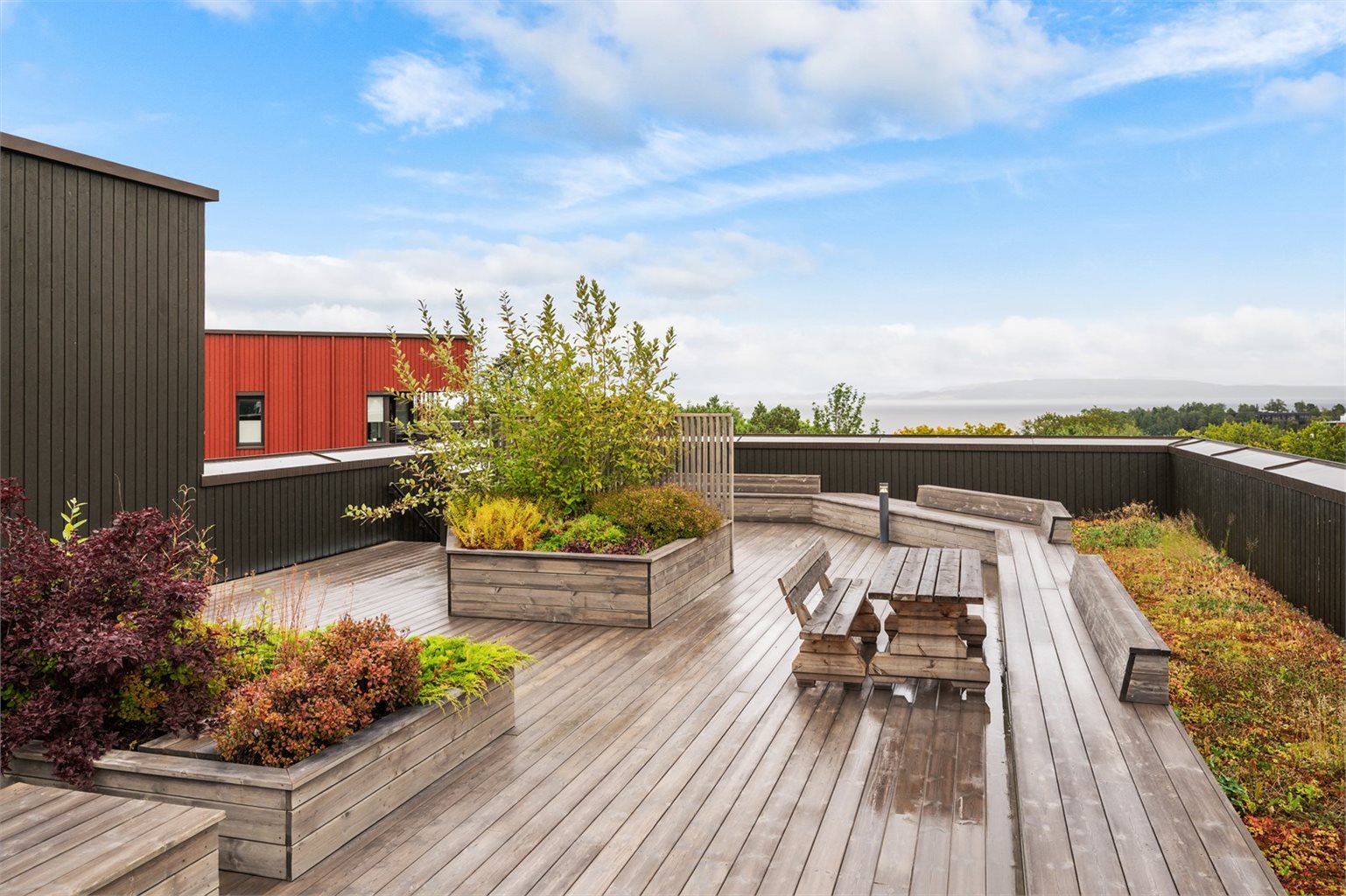 Bygget byr i tillegg på en hyggelig felles takterrasse som kan benyttes av alle beboerne.