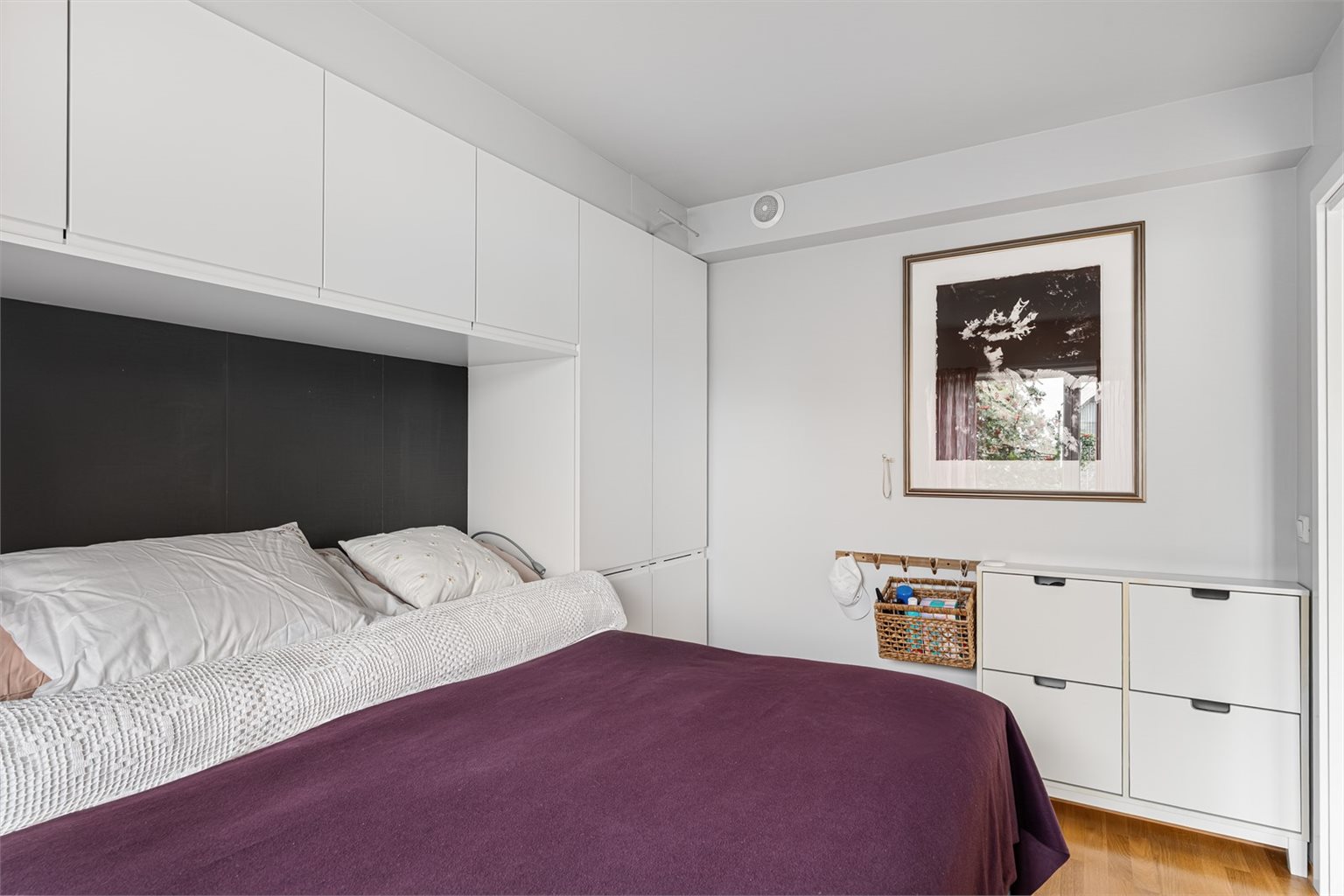Praktisk og god løsning med garderobe/-skapplass